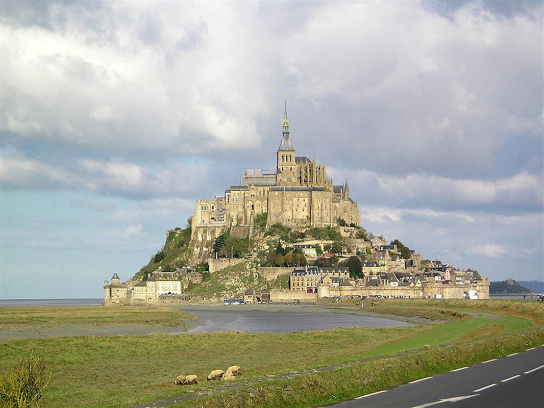 Le Mont-Saint-Michel - LAROUSSE